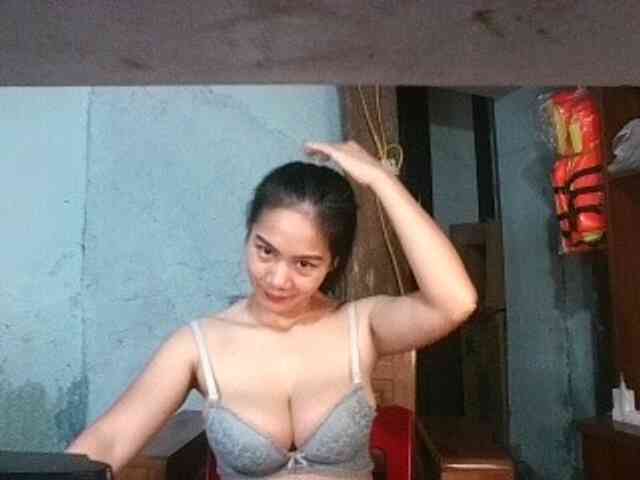 Modella: EllaShow93