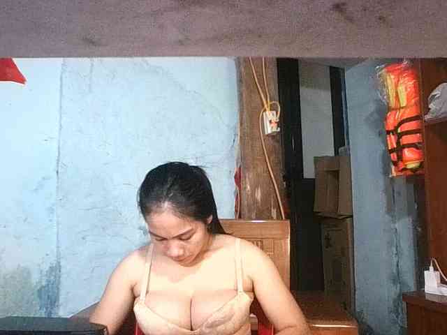 Model: EllaShow93