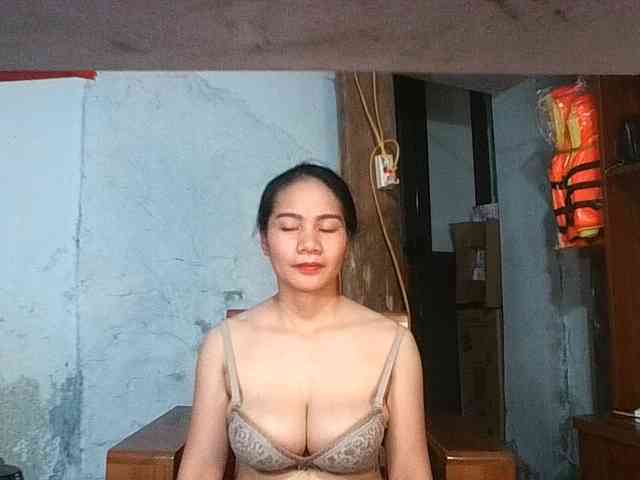 EllaShow93 webcam