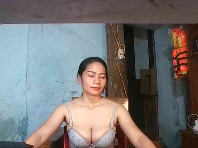 EllaShow93 webcam