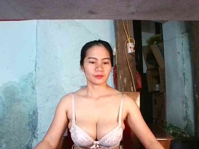Model: EllaShow93
