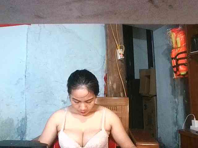 EllaShow93 webcam