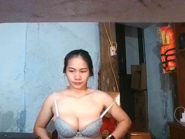 EllaShow93 webcam