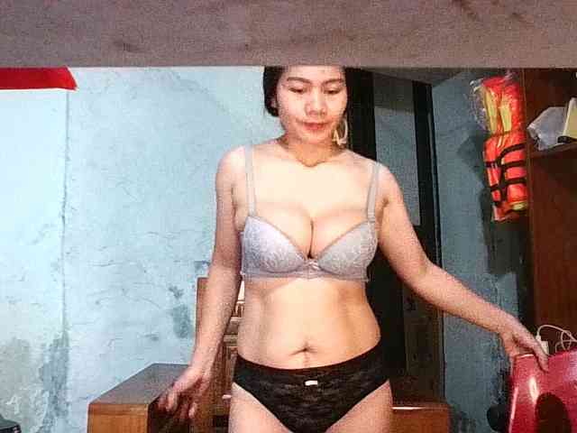 EllaShow93 webcam