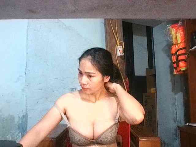 EllaShow93 webcam