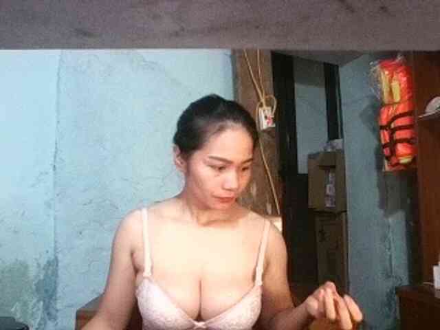 EllaShow93 webcam