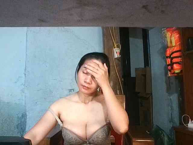 EllaShow93 webcam