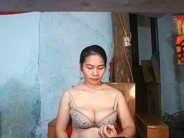 Ellashow93's cam show statistics and live stream