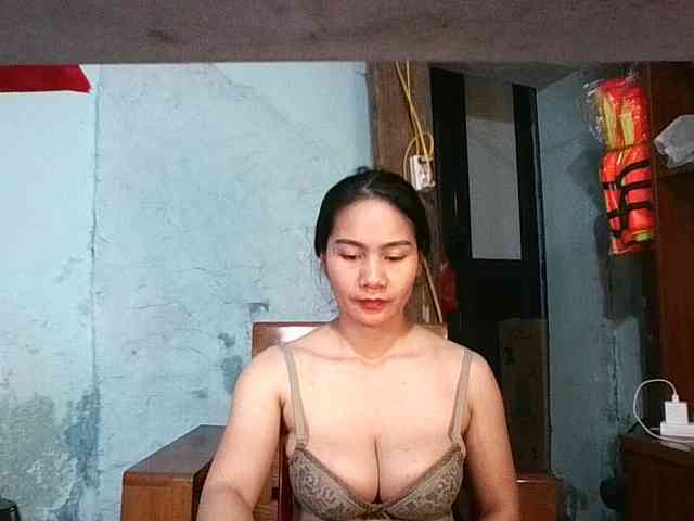 Model: EllaShow93