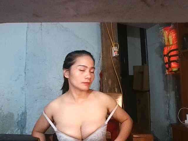 EllaShow93 webcam
