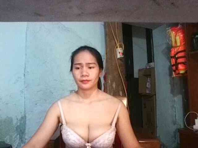 EllaShow93 webcam