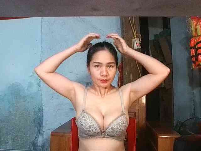 EllaShow93 webcam