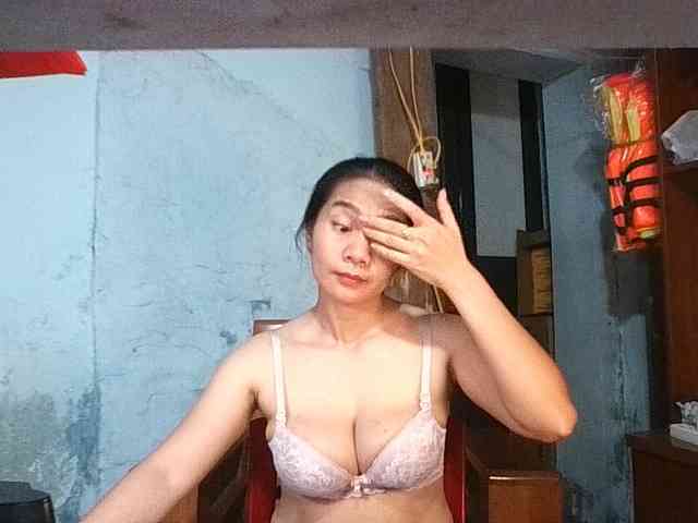 EllaShow93 webcam