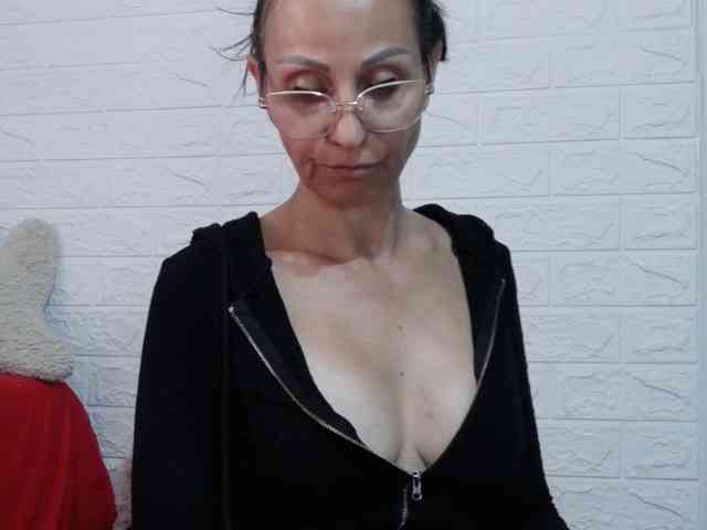 Brunetasexy1 webcam
