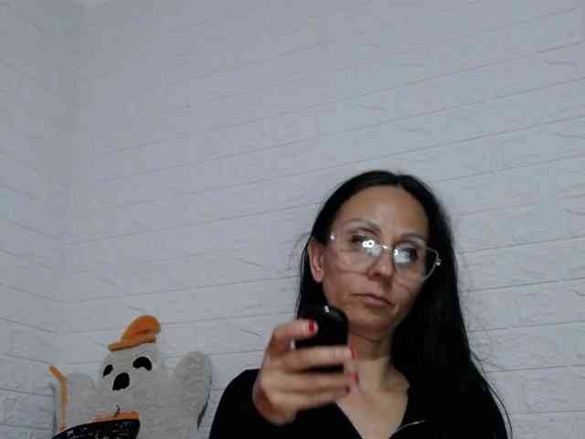 Brunetasexy1 webcam