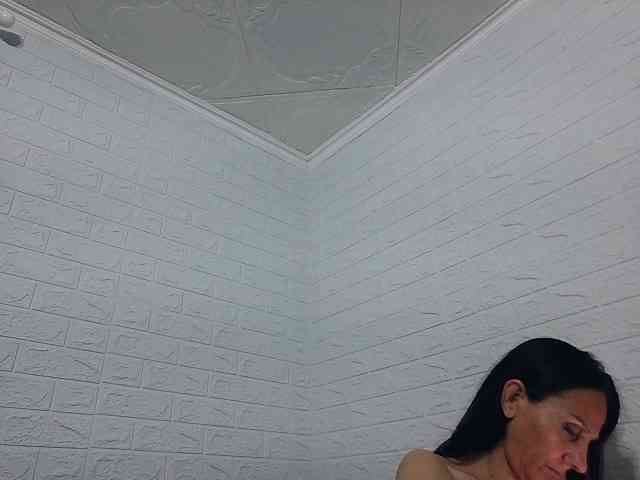 Brunetasexy1 webcam