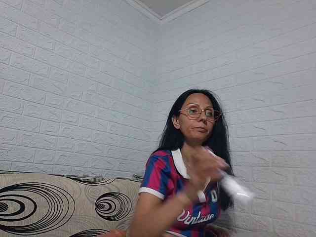 Brunetasexy1 webcam