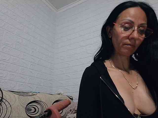 Brunetasexy1 webcam