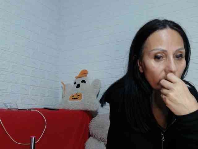 Brunetasexy1 webcam