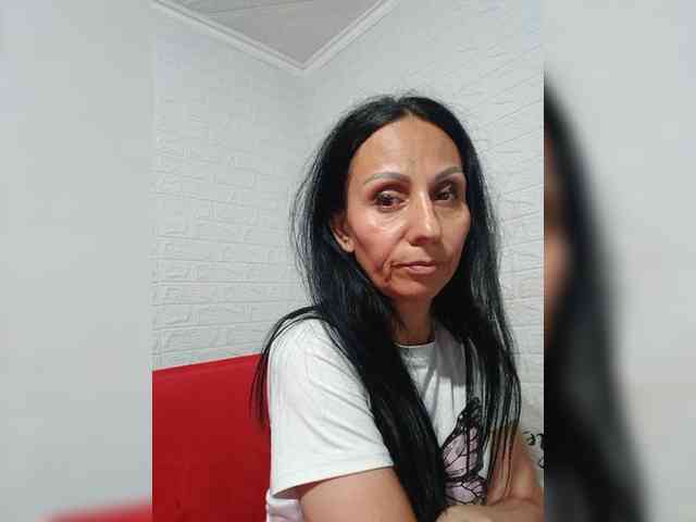 Brunetasexy1 webcam