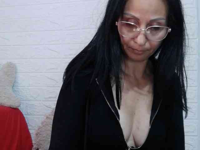 Brunetasexy1 webcam
