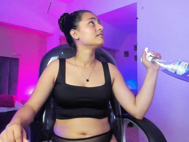 Giselle-Roldan live cam on BongaCams