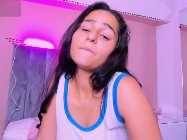 Giselle-Roldan, 20 y/o - Live Cam on BongaCams