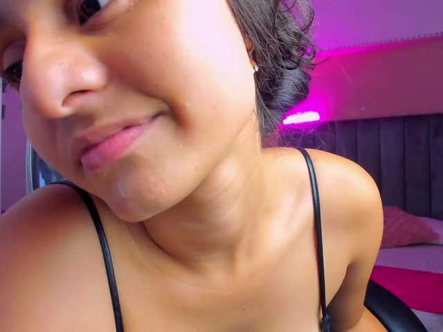 Giselle-Roldan live cam on BongaCams
