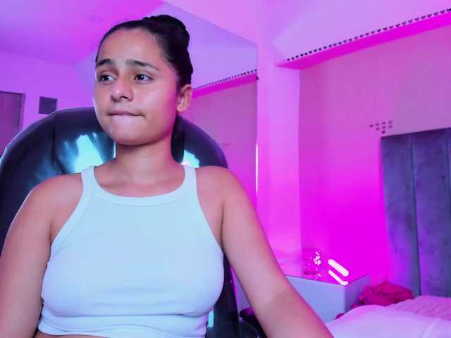 Giselle-Roldan live cam on BongaCams