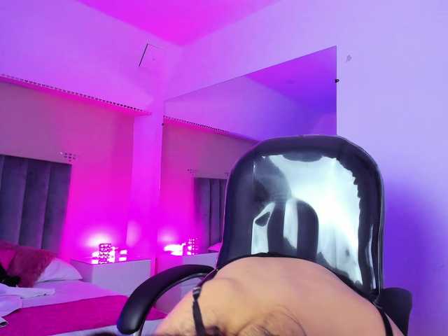 Giselle-Roldan live cam on BongaCams