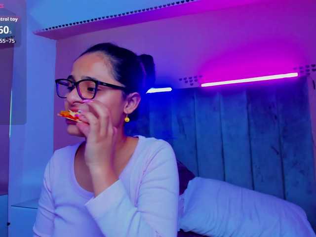 Giselle-Roldan live cam on BongaCams