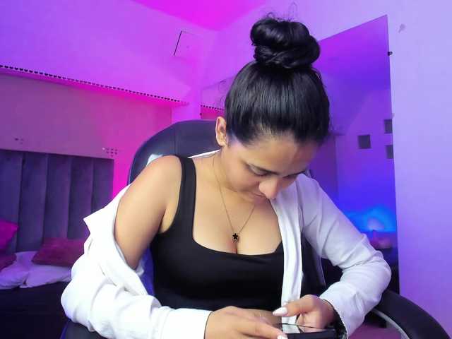 Giselle-Roldan live cam on BongaCams