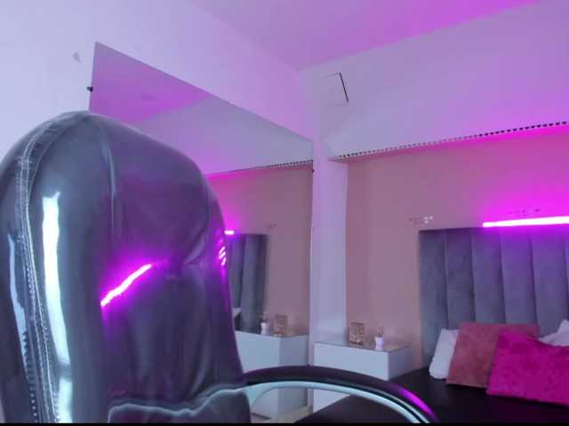 Giselle-Roldan live cam on BongaCams