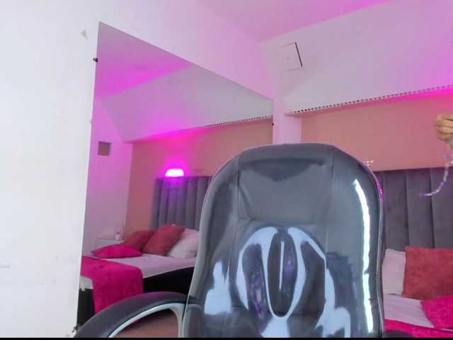 Giselle-Roldan live cam on BongaCams