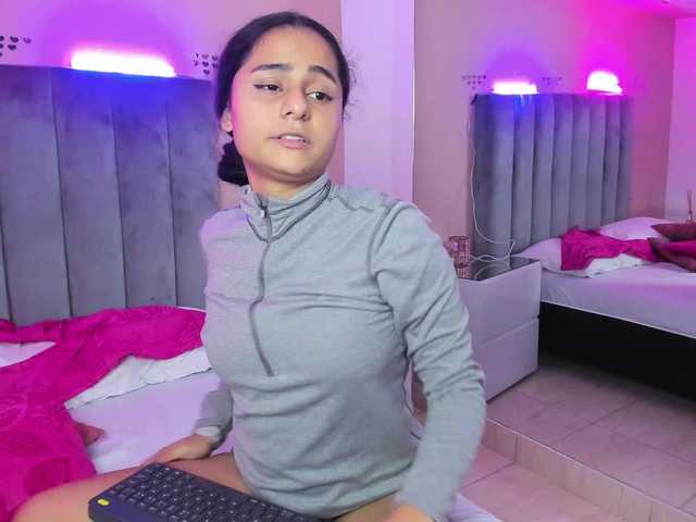 Giselle-Roldan live cam on BongaCams