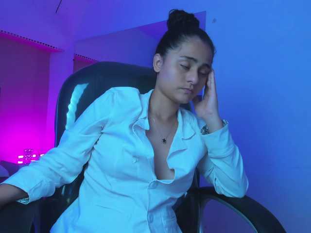 Giselle-Roldan live cam on BongaCams