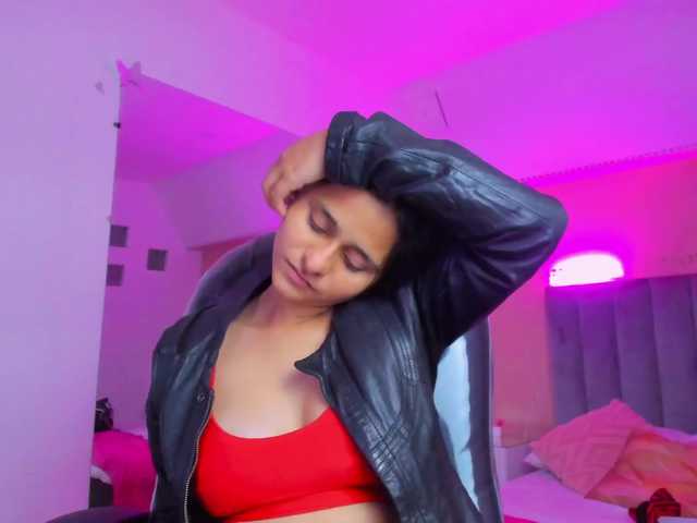 Giselle-Roldan live cam on BongaCams