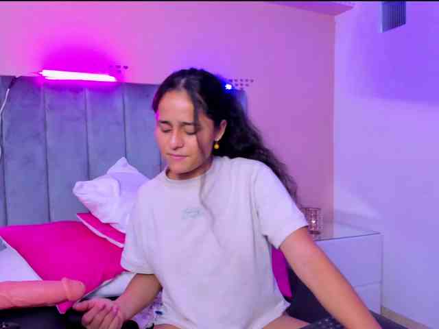 giselle-roldan's live room