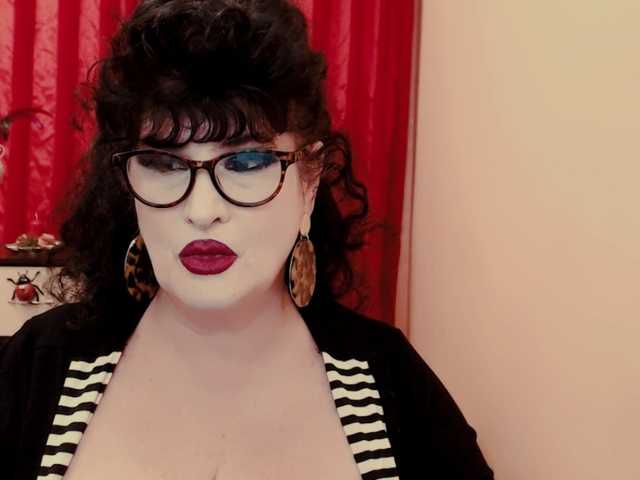 QueenOfSin live cam preview