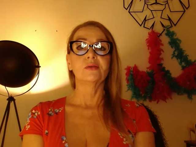LEAperfect live cam on BongaCams