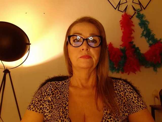LEAperfect live cam on BongaCams
