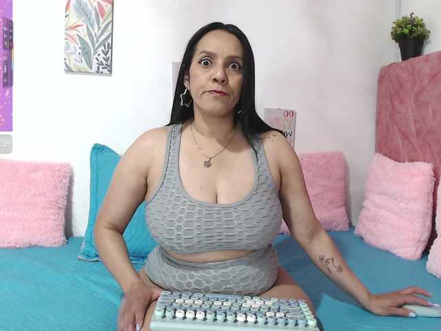 Ariana-Lavoie live webcam show