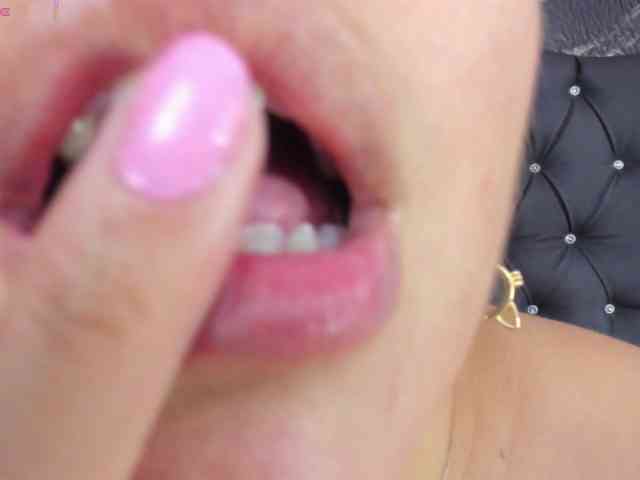 Arethaozz1 webcam