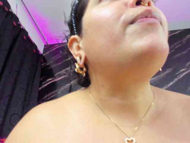 Arethaozz1 webcam