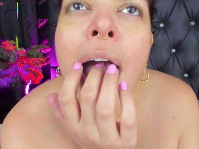 Arethaozz1 webcam