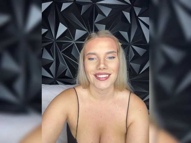LYLAtop live cam on BongaCams