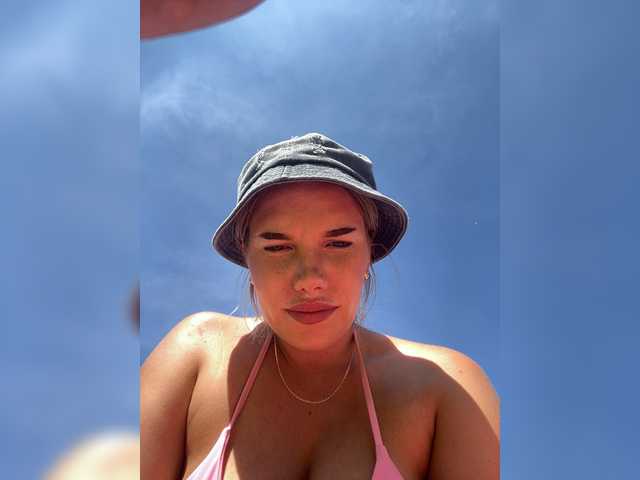 LYALYAtop live webcam show