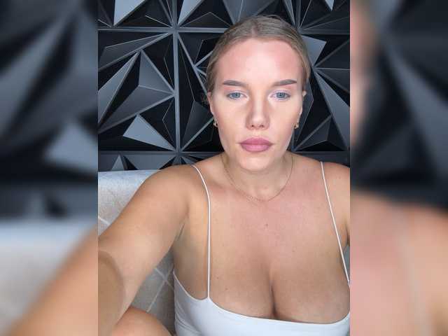 LYLAtop live cam on BongaCams