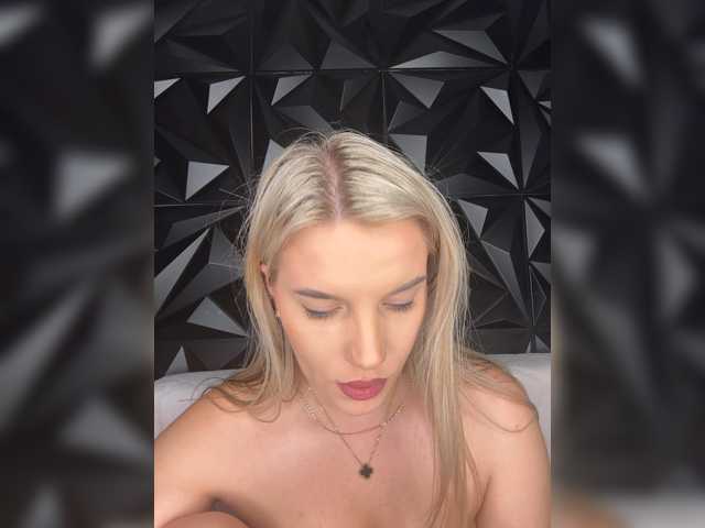 LYLAtop live cam on BongaCams