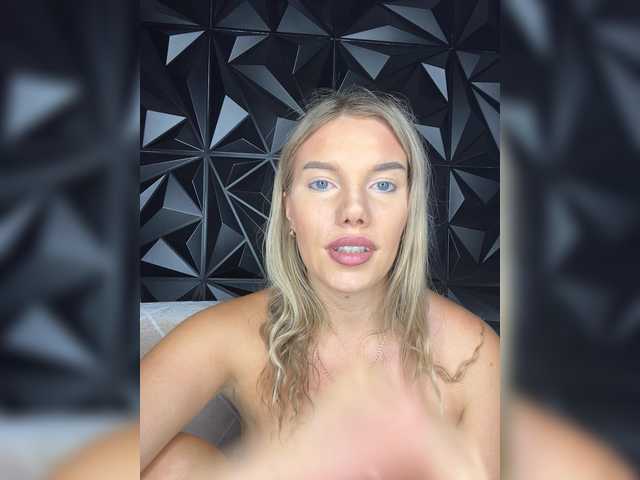 LYLAtop live cam on BongaCams